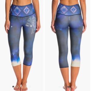 Onzie High Rise Geometric Aztec Tribal Graphic Print Crop Leggings Stars M/L
